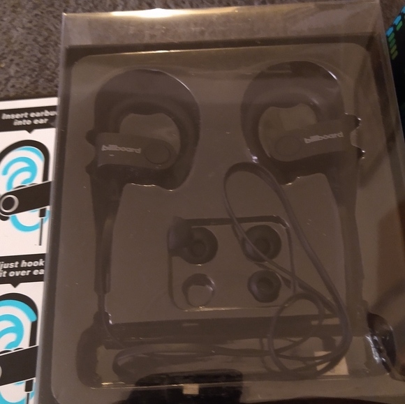 3 sets Bluetooth Earphones $10 a set. - Picture 3 of 11